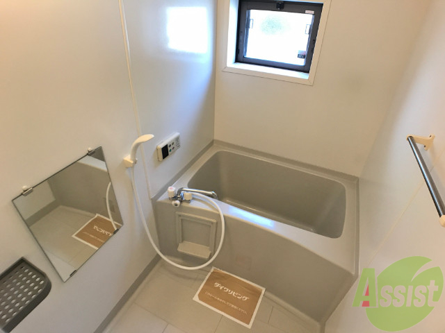 バス・シャワールーム　浴室はゆったりと浸かれるサイズ感になっていますね。