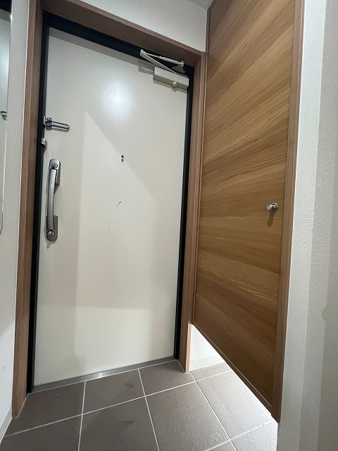 玄関　同物件別号室のものです。