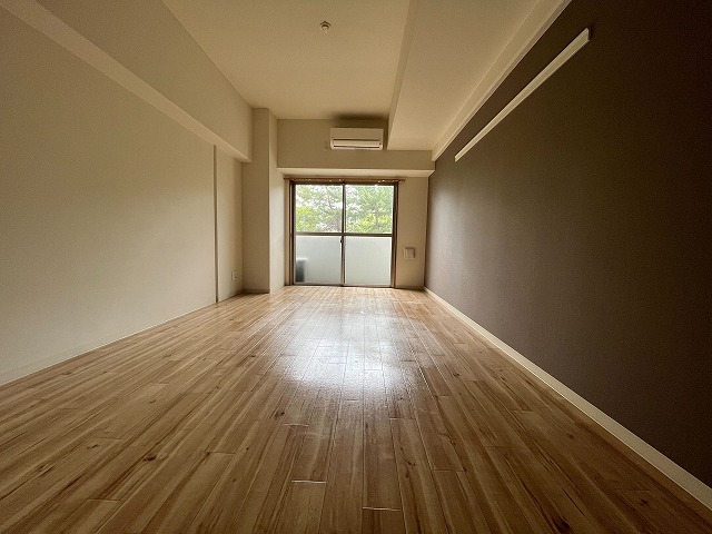 居室・リビング　同物件別号室のものです。