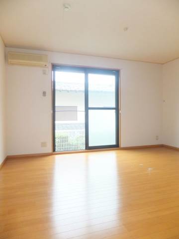 居室・リビング　広くて使いやすい居間です