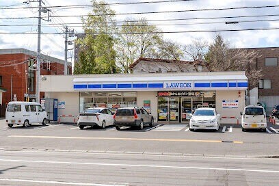 コンビニ　ローソン札幌南17条西店（コンビニ）まで210m