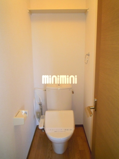 トイレ　温水洗浄便座です。