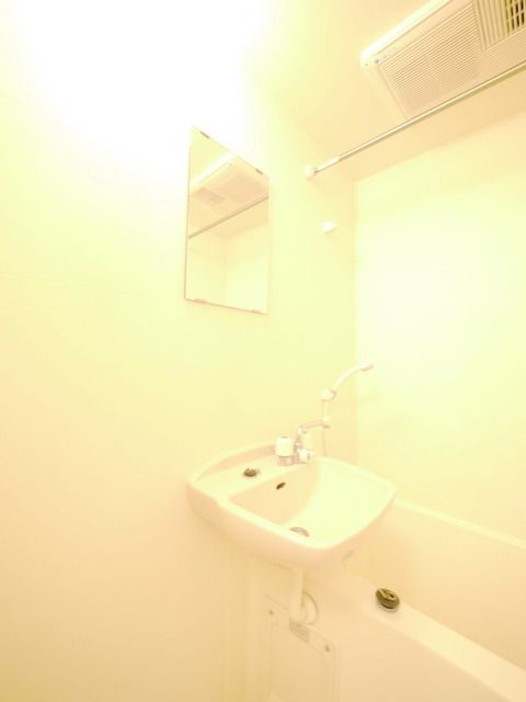 洗面設備　★鏡付の洗面台です★