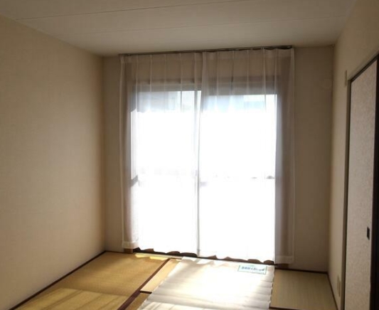 居室・リビング　南向きで日当たり良好☆