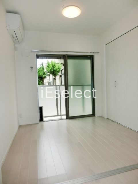 居室・リビング　白を基調としたキレイなお部屋なお部屋