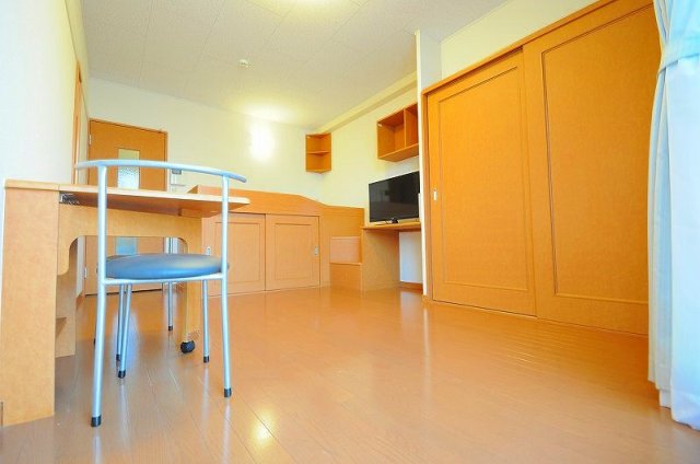 居室・リビング　家具・家電付きのお部屋♪