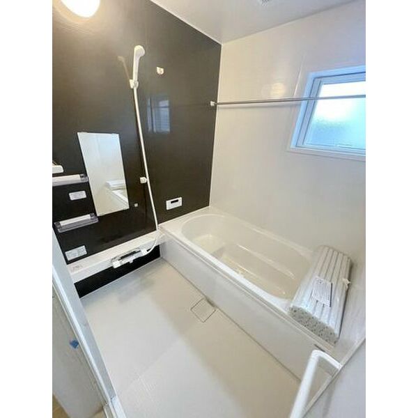 バス・シャワールーム　コンパクトで使いやすいお風呂です