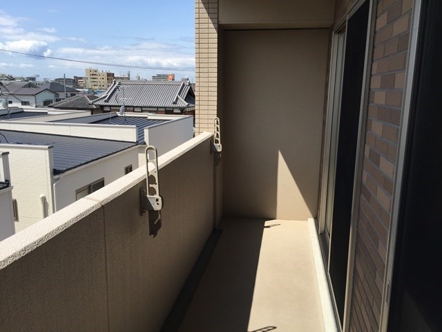 バルコニー　バルコニーからの眺めを楽しみながら食事をしませんか