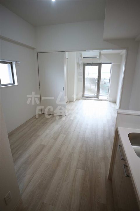 居室・リビング　こちらのリビングで趣味の時間をお楽しみください