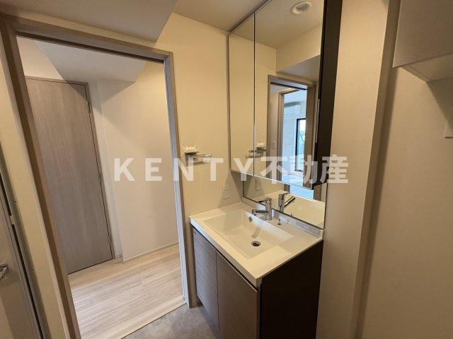 洗面設備　独立洗面化粧台が付いています