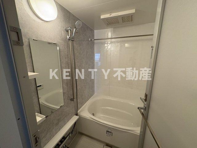 バス・シャワールーム　落ち着いた空間のお風呂です