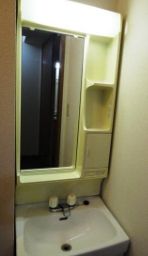 洗面設備　独立洗面台、朝の身支度には欠かせません