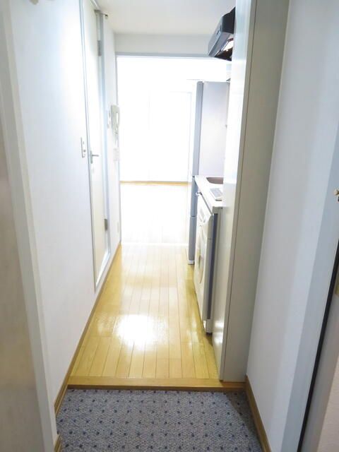 玄関　※他号室の参考写真です。