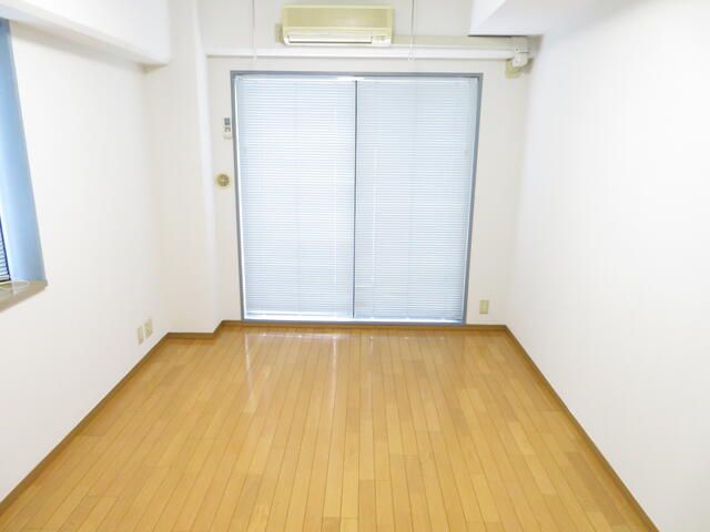 居室・リビング　LINEでのお問い合わせもお待ちしております♪　※他号室の参