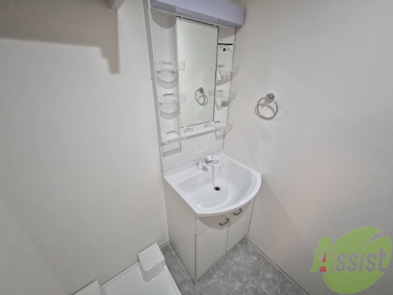 洗面設備　洗面台はシャワーノズルも付いて便利に活用できます