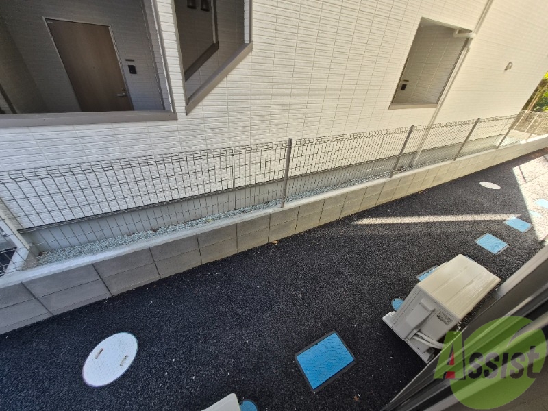 バルコニー　ベランダはよく日が当たり気持ちの良い空間です