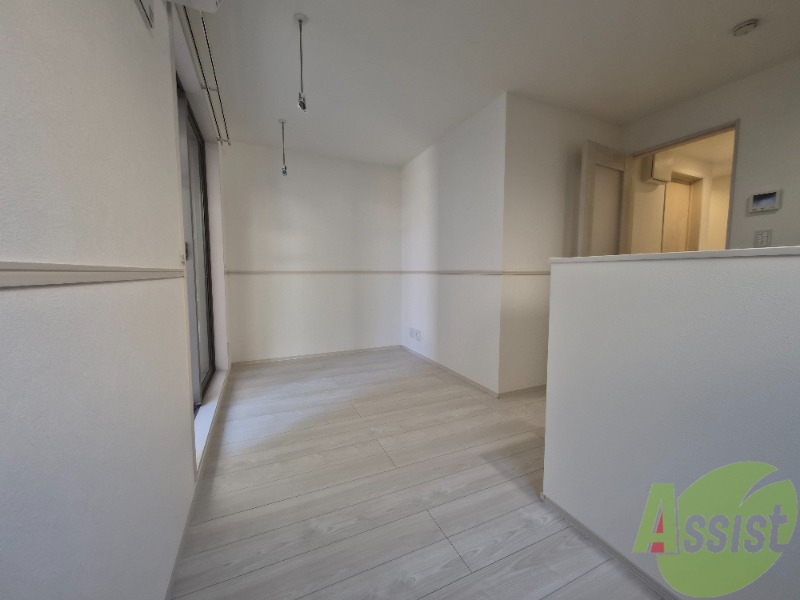 居室・リビング　広くきれいなリビングは明るい光も良く差します。