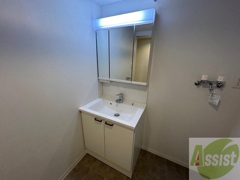 洗面設備　お洒落な独立洗面化粧台になっておりました！