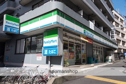 コンビニ　ファミリーマート金井窪山手通り店（コンビニ）まで226m