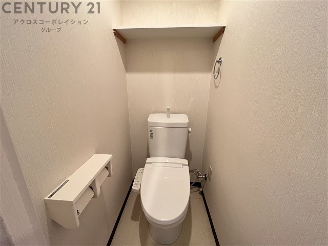 トイレ　温水洗浄便座付きのトイレです♪