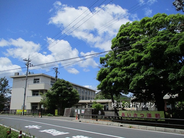 小学校　舞鶴市立余内小学校（小学校）まで805m