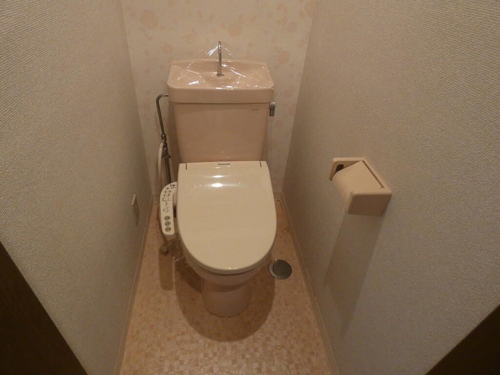 トイレ　温水洗浄便座