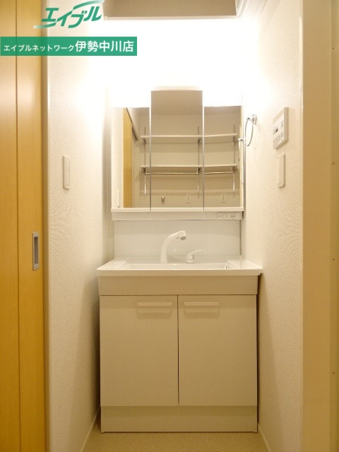 洗面設備　同型部屋写真です。