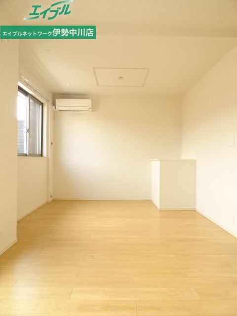 居室・リビング　同型部屋写真です。