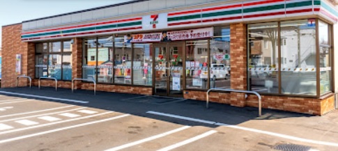 コンビニ　セブンイレブン札幌福住中央通店（コンビニ）まで278m