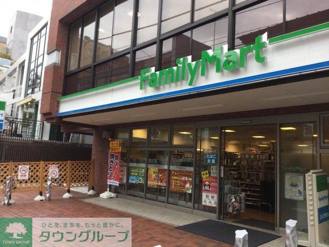 コンビニ　ファミリーマート南青山三丁目店（コンビニ）まで390m