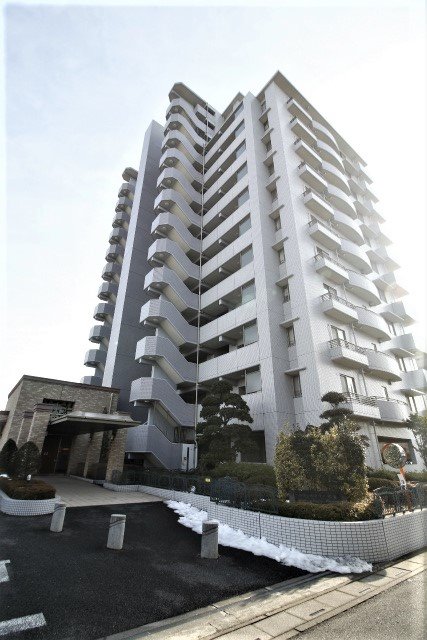 建物外観　14階建てマンション