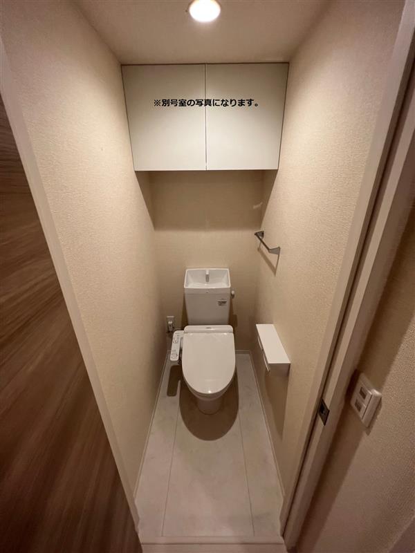 トイレ　室内写真は他号室の参考写真となります。