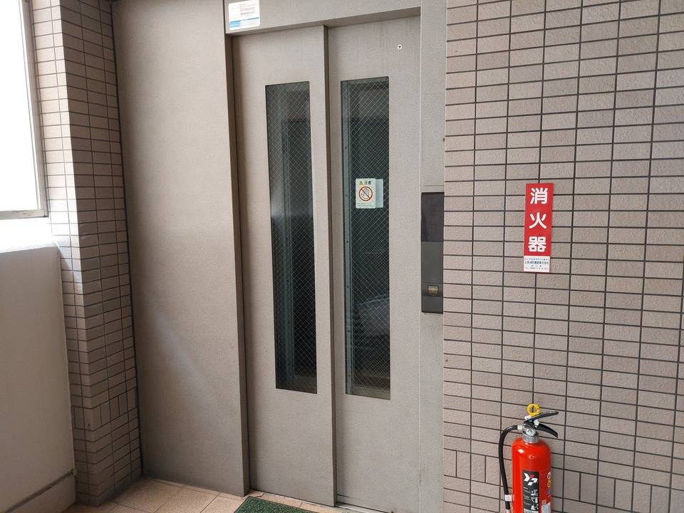 エントランス　エレベーター