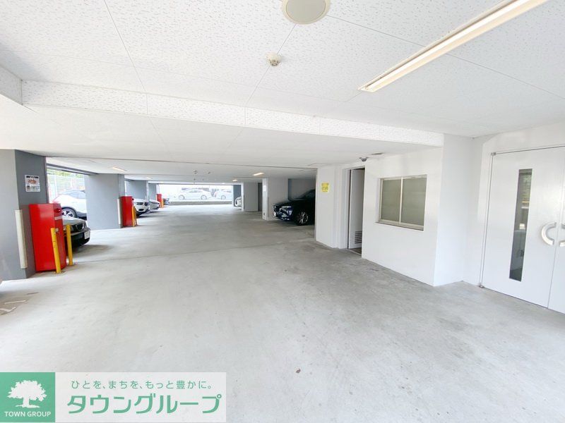 駐車場　エントランス