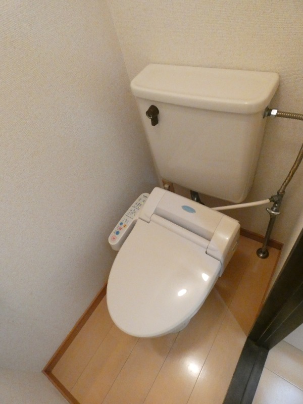 トイレ　１０７号室の写真を使用しています。