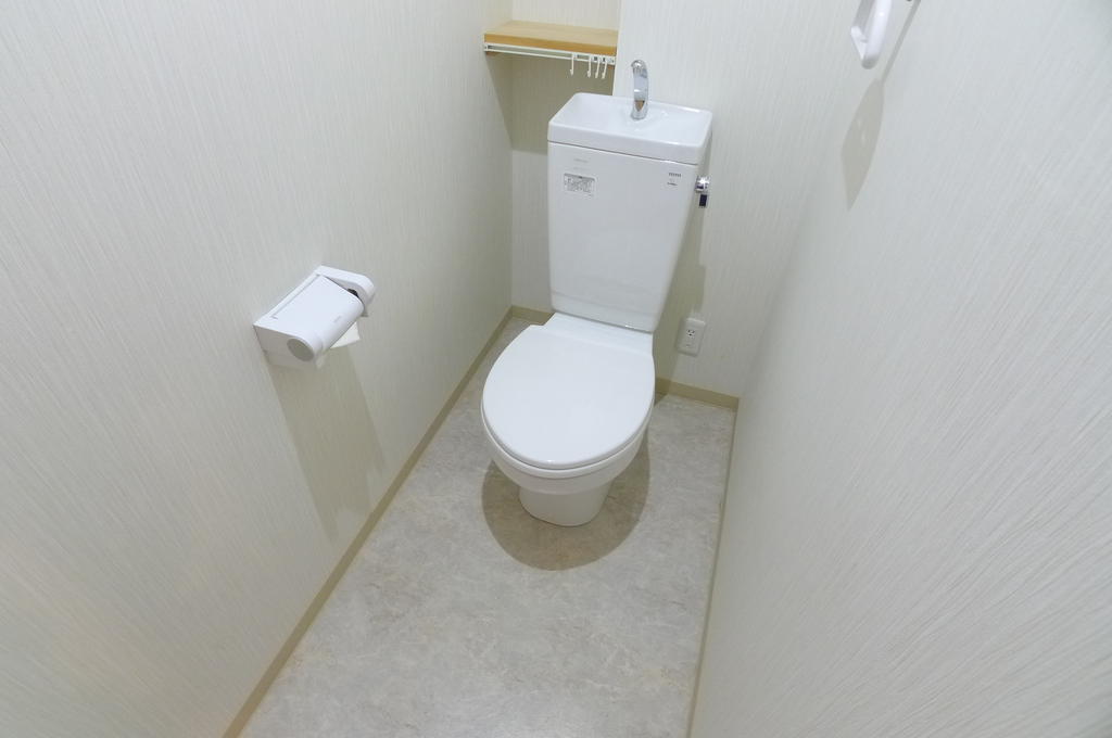 トイレ　（写真は同タイプ）