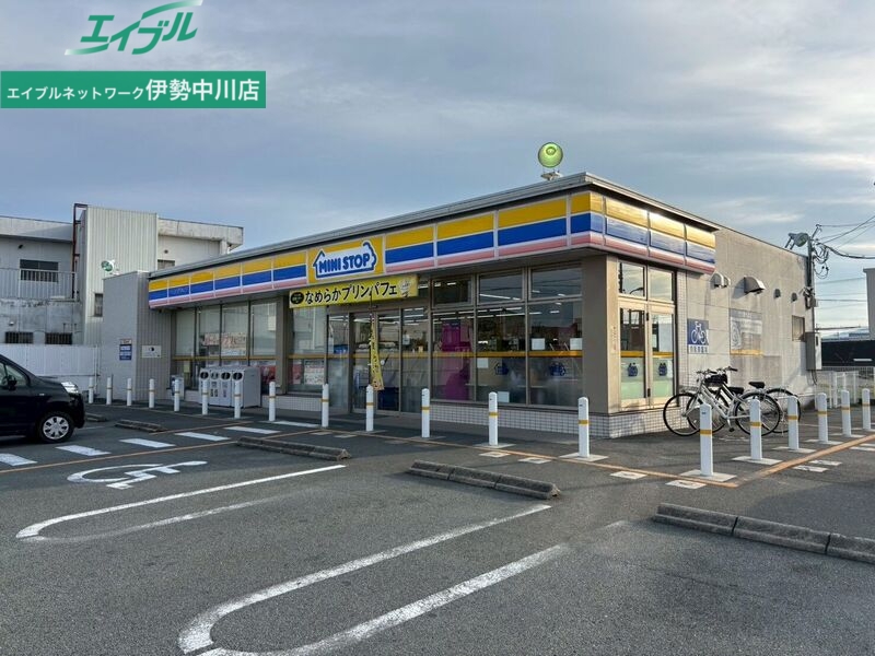 コンビニ　ミニストップ松阪松ヶ崎駅前店（コンビニ）まで210m