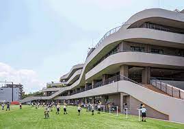 中学校　港区立小中一貫教育校白金の丘学園白金の丘中学校（中学校）まで330m
