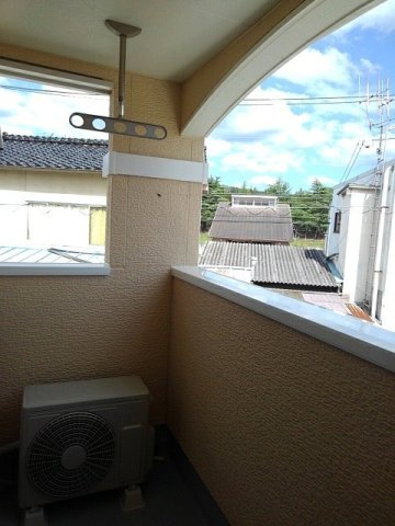 バルコニー　暖かな日差しのふりそそぐバルコニー