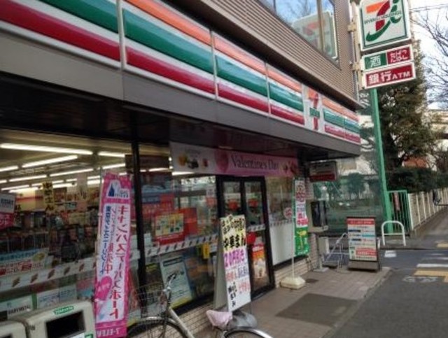 コンビニ　セブンイレブン世田谷上北沢駅前店（コンビニ）まで198m