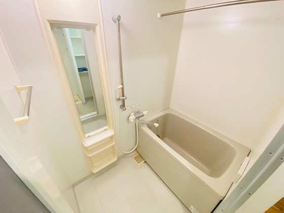 バス・シャワールーム　※別部屋の写真です