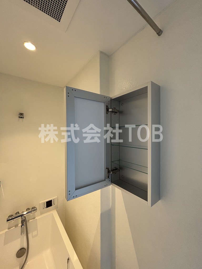 収納　バスルーム　鏡裏収納