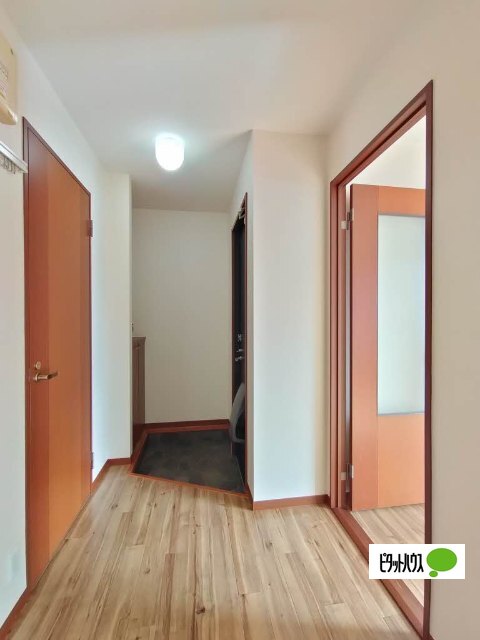 玄関　※写真は別のお部屋です。