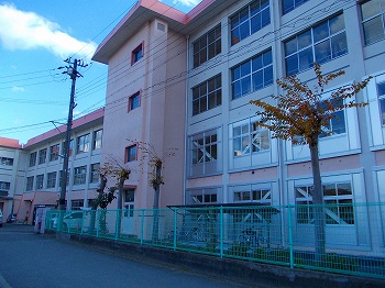 小学校　姫路市立花田小学校（小学校）まで400m