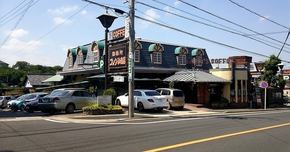 飲食店　コメダ珈琲店 本店（飲食店）まで722m
