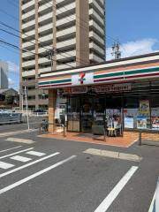 コンビニ　セブン-イレブン 名古屋藤成通５丁目店（コンビニ）まで623m