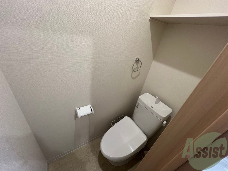 トイレ　トイレは温水洗浄便座付です。快適に過ごせそうです。