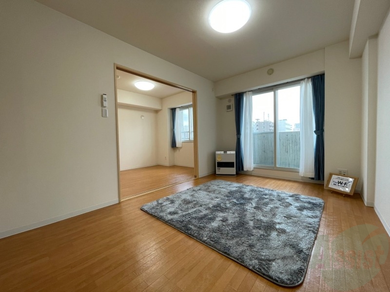 居室・リビング　広くてキレイなお部屋が広がっていて、充実した生活が送れそう。