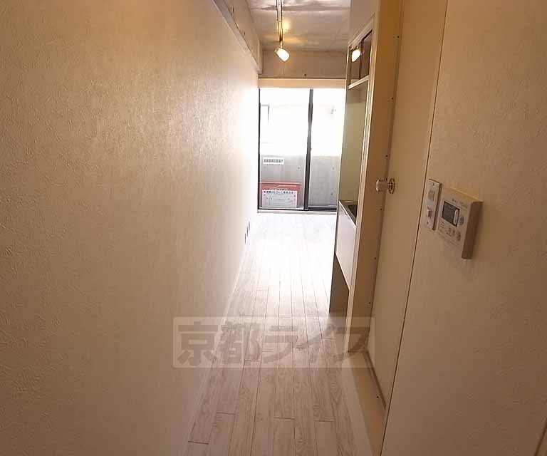 その他部屋・スペース　玄関からの廊下です。