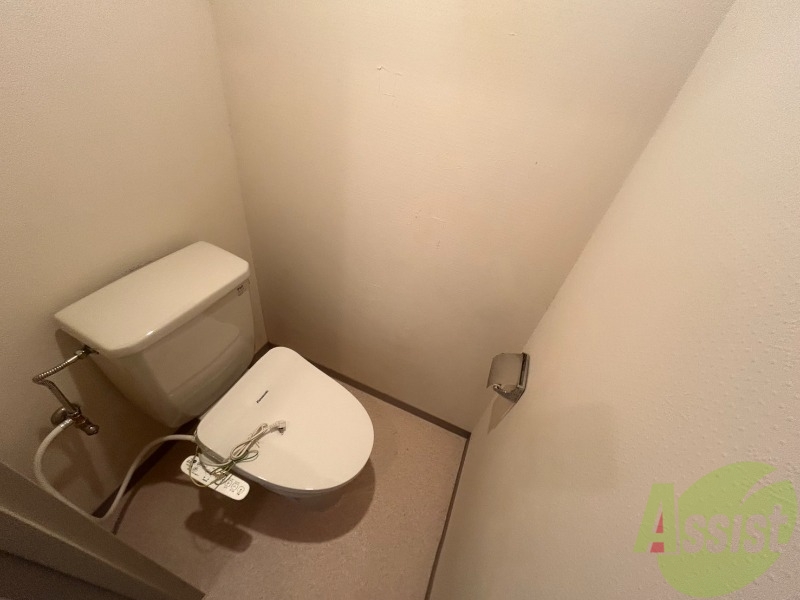 トイレ　トイレはウォシュレット機能付きです。安心して使用できますね。